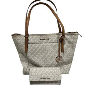Michael Kors Jet Set Medium Should Tote and Wallet in Vanilla